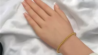 تفسير حلم لبس أسورة ذهب للمتزوجة.. بشرى لمن لا تُنجب والمطلقة