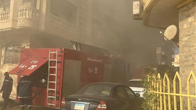 حريق جراج في عقار بالمقطم.. والحماية المدنية تحاول السيطرة عليه