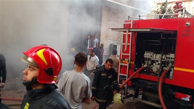 إصابة 3 أشخاص في حريق مخزن مستلزمات طبية بالمقطم