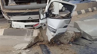 تصادم سيارة نقل مع أتوبيس أعلى الطريق الدائري 