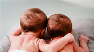 دراسة: الأمهات الجدد اللواتي يلدن توأمًا مهددات بخطر متزايد للإصابة بأمراض القلب