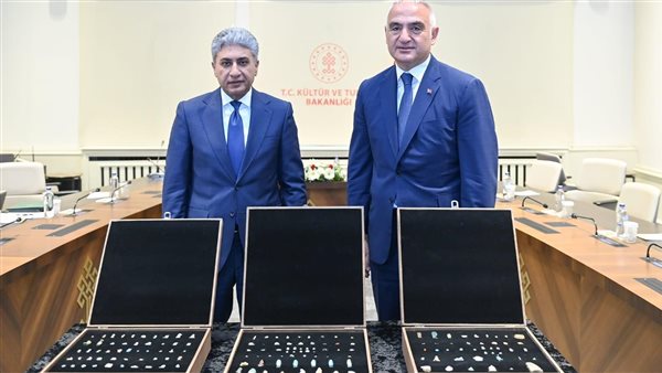 وزير السياحة والآثار