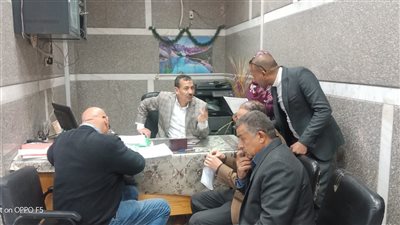 حرصًا على خدمة المواطنين.. رئيس مركز ومدينة طهطا يتفقد سير العمل بالمركز التكنولوجي بسوهاج 