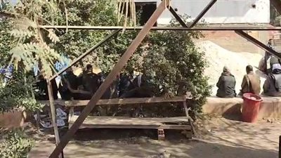 انهيار أسر ضحايا حادث سيارتين بسوهاج خلال انتظار استلام الجثامين من المشرحة | بث مباشر 