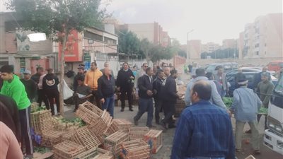 جهاز مدينة الشروق يشن حملة لإزالة الإشغالات ويواصل أعمال التطوير تنفيذًا لتوجيهات وزير الإسكان