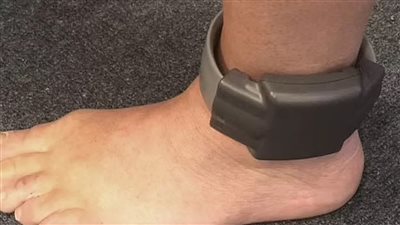 هروب المجرمين.. انهيار شركة أسترالية لمراقبة الكاحل يثير الجدل بين السلطات  