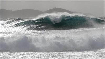 تحذيرات من الأرصاد بشأن ارتفاع الأمواج.. وطوارئ بالبحر الأحمر لسوء الأحوال الجوية | بث مباشر