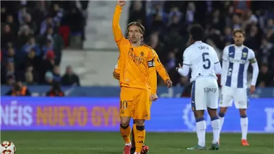 بعد تعليق مودريتش.. القصة الكاملة لمشادة الكرواتي مع فينيسيوس بالمباراة الأخيرة 