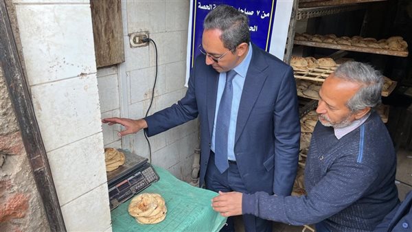محافظ قنا يفاجئ مخبزا