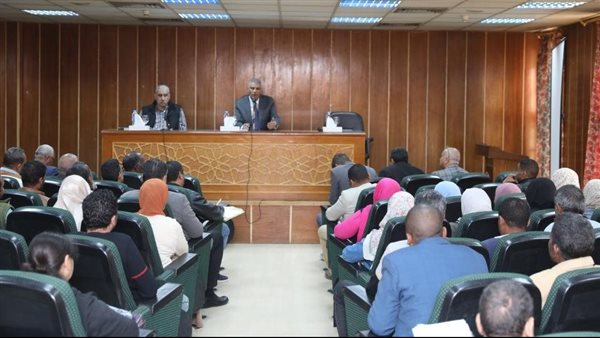 محافظ أسوان