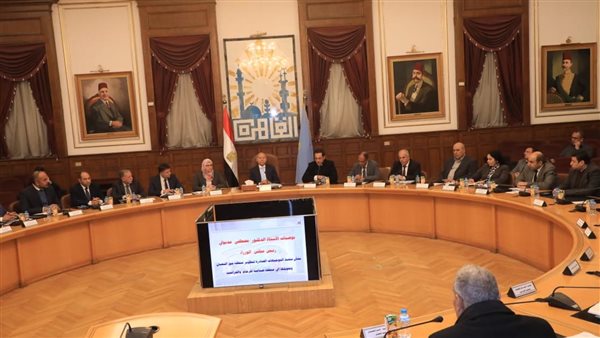 محافظ القاهرة خلال