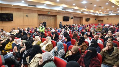 محافظ بورسعيد يوضح حقائق بشأن إجراءات تمكين الشباب من أراضي سهل الطينة