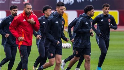 أشرف داري يبدأ المشاركة تدريجيًا في تدريبات الأهلي الجماعية