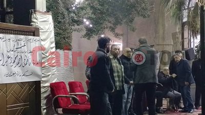 إيهاب فهمي ومنير مكرم أبرز الحضور في عزاء شقيقة المنتج محمود شميس | بث مباشر