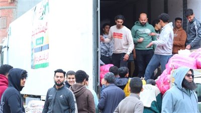 أهالي منشأة عبد الرحمن بالدقهلية يجمعون أطنان من المواد الغذائية والمستلزمات لإرسالها إلى غزة| صور