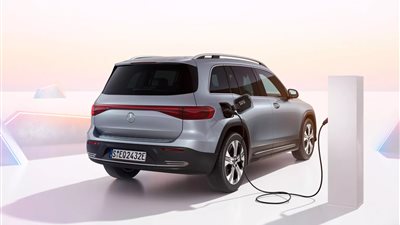 مرسيدس تستدعي أكثر من 7 آلاف سيارة EQB الكهربائية بسبب خطر الحريق