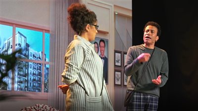 مسرحية وحيد في المنزل لـ سامح حسين تحقق نجاحًا كبيرا في أول عروضها بدبي