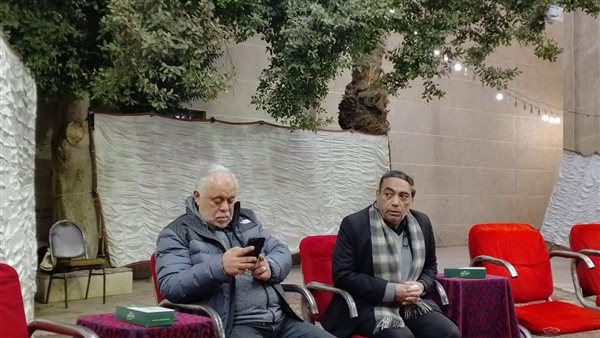 أشرف زكي خلال العزاء