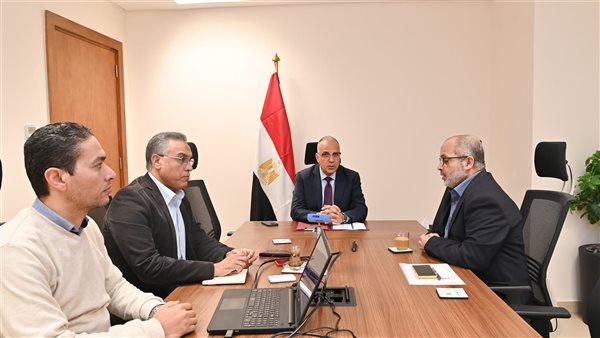 اجتماع وزير الري