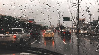 أمطار تصل القاهرة ونشاط للرياح.. تحذيرات من حالة الطقس في مصر اليوم | بث مباشر