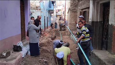 استجابة لمطالب المواطنين.. توصيل المياه لـ 25 أسرة من أهالي حي جنوب سمالوط بالمنيا