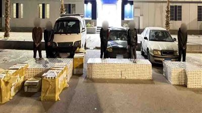 القبض على 5 أشخاص بحوزتهم 37 ألف عبوة سجائر مجهولة المصدر بمطروح