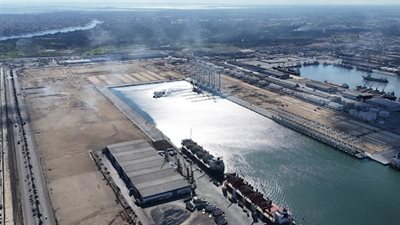 النقل تواصل تنفيذ أعمال البنية الفوقية بمحطة حاويات تحيا مصر1 بميناء دمياط