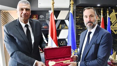 الأمير الأغاخان الخامس يشكر الرئيس السيسي والحكومة للدعم اللامحدود لإخراج مراسم الجنازة