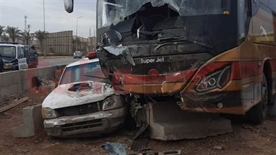 مصرع 5 أشخاص وإصابة 20 آخرين في تصادم ميكروباص مع أتوبيس بالبحيرة