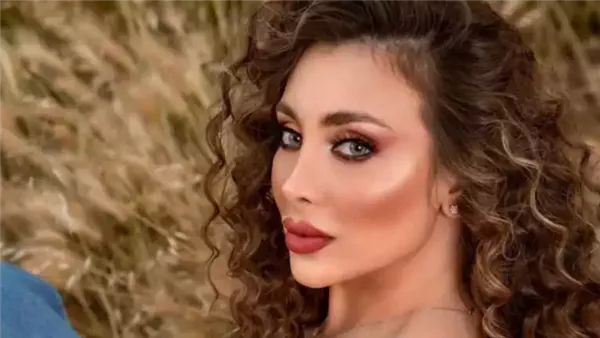 الفنانة السورية إنجي