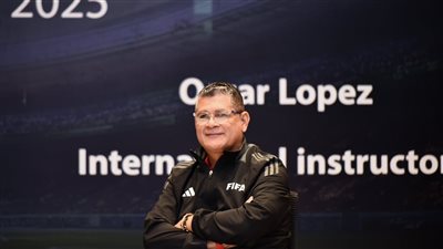 لنهاية الموسم.. جلسة تجمع أبو ريدة وأوسكار رويز لحسم تفاصيل توليه رئاسة لجنة الحكام 