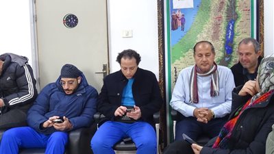 أحمد عبد العزيز جراح العظام الشهير: لا يوجد توقيت لعودتنا من غزة.. وجراحاتنا مستمرة لعلاج المصابين 