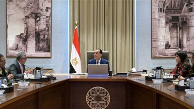 مدبولي يتابع مع رئيس الهيئة العامة للمنطقة الاقتصادية لقناة السويس عددا من ملفات العمل