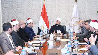 وزير الأوقاف يعقد اجتماعات عمل مكثفة لدراسة خطط وبرامج العمل الدعوي خلال شهر رمضان 