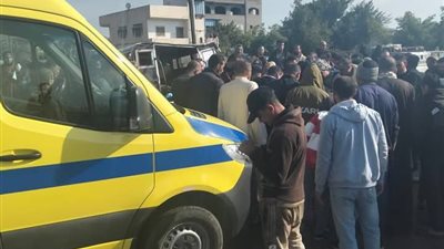 إصابة شخصين في تصادم سيارة نقل مع ميكروباص أمام مزلقان الأدبية بالسويس