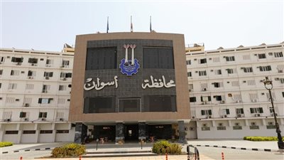 محافظ أسوان يعتمد حركة المحليات لشغل وظيفة رئيس وسكرتير قرية بإجمالي 48 قيادة