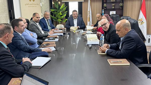 خلال الاجتماع