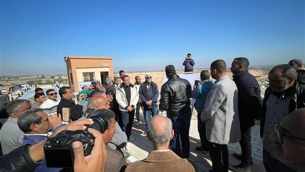 جانب من تسليم المدفن