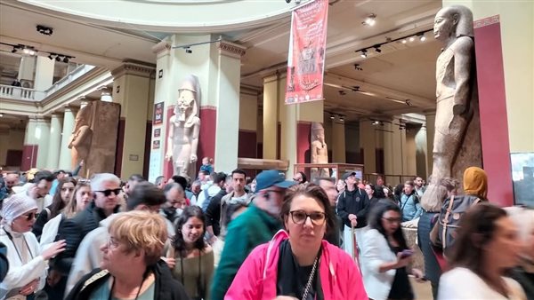 جانب من إقبال السائحين