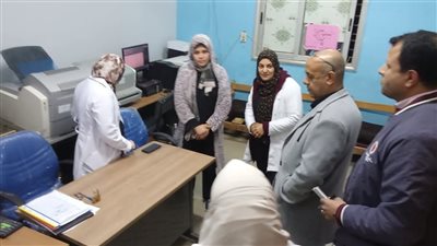 وكيل وزارة الصحة بالمنوفية يحيل المتغيبين للتحقيق خلال زيارته لمجمع أشمون الطبي