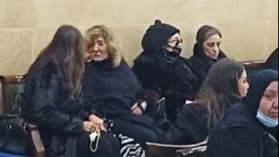 سهير رمزي وميرفت أمين أول الحضور في عزاء شقيق الفنانة شهيرة | بث مباشر 