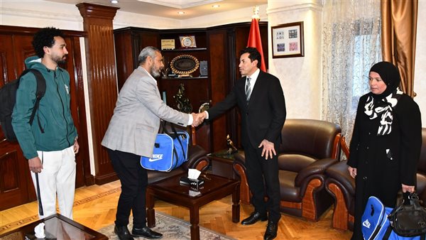 وزير الرياضة يلتقي