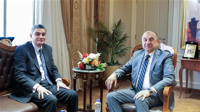 وزير قطاع الأعمال: نسعى لتطوير خطوط إنتاجية بشركات الأدوية.. وتوفير احتياجات السوق بأسعار مناسبة