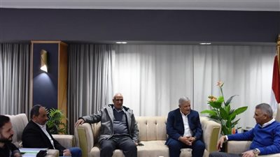 محافظ أسوان يتابع مشروعات قطاع مياه الشرب والصرف الصحي