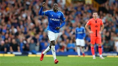 ليفربول وإيفرتون يدينان الإساءة العنصرية ضد عبد الله دوكوري