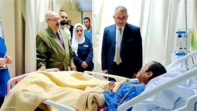 مدير فرع التأمين الصحي بالقليوبية يستمع للمواطنين ويطلق حملة لإنهاء قوائم انتظار مفاصل الركبة