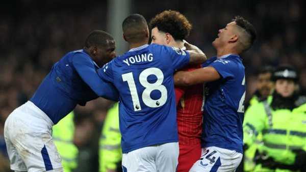 اشتباكات بين لاعبي