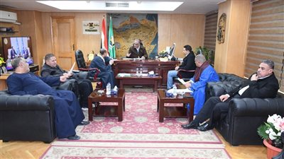 محافظ الفيوم يلتقي أعضاء مجلسي النواب والشيوخ لبحث شكاوى ومطالب المواطنين