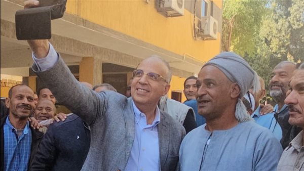 وزير الري في قنا