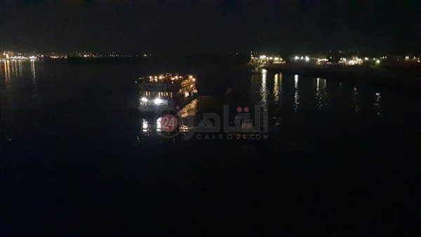 الباخرة الشاطحه بنهر